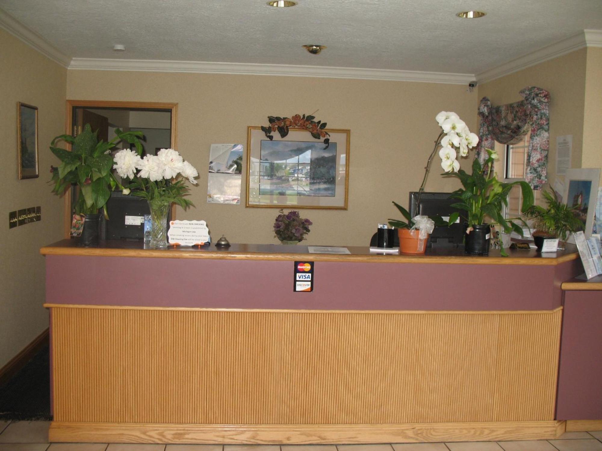 Great Lakes Inn Mackinaw City Exterior foto