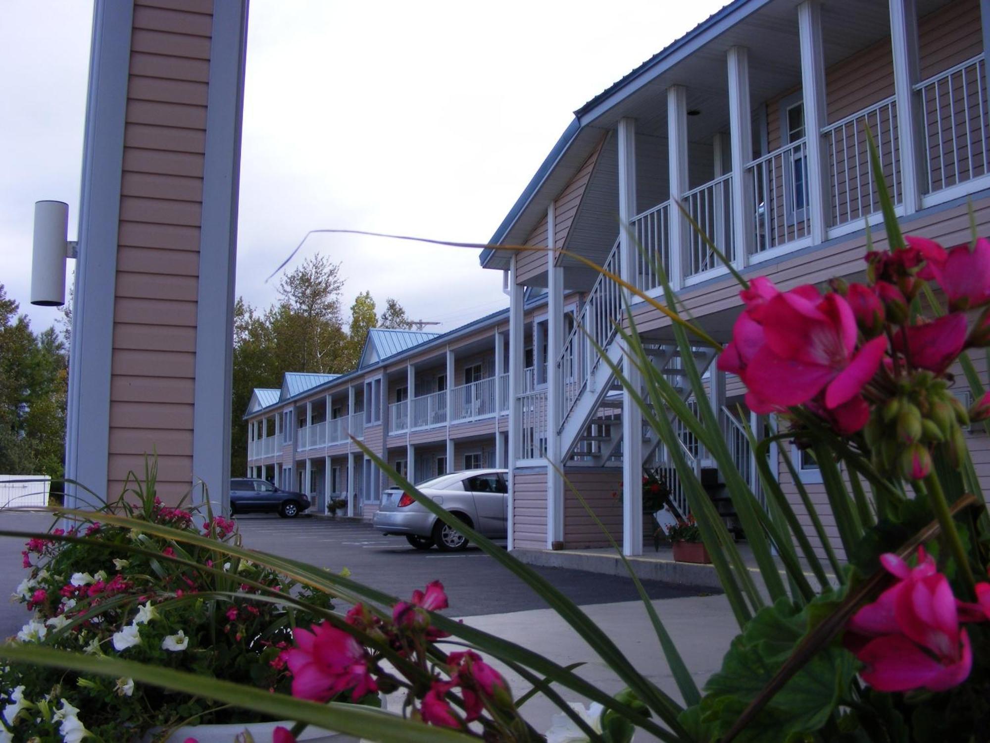 Great Lakes Inn Mackinaw City Exterior foto