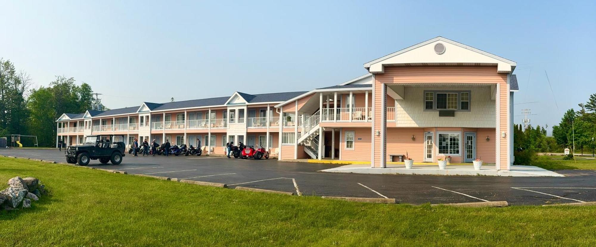 Great Lakes Inn Mackinaw City Exterior foto