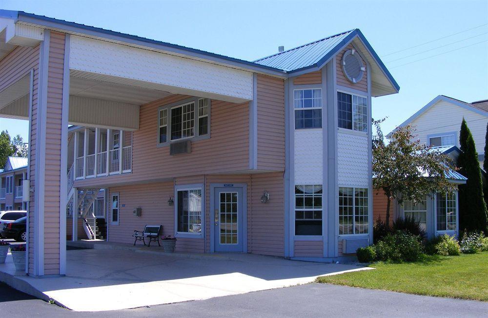 Great Lakes Inn Mackinaw City Exterior foto