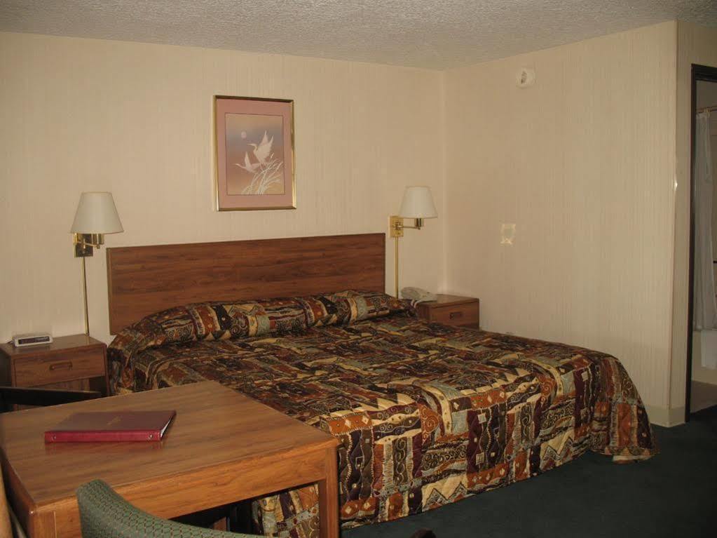 Great Lakes Inn Mackinaw City Exterior foto